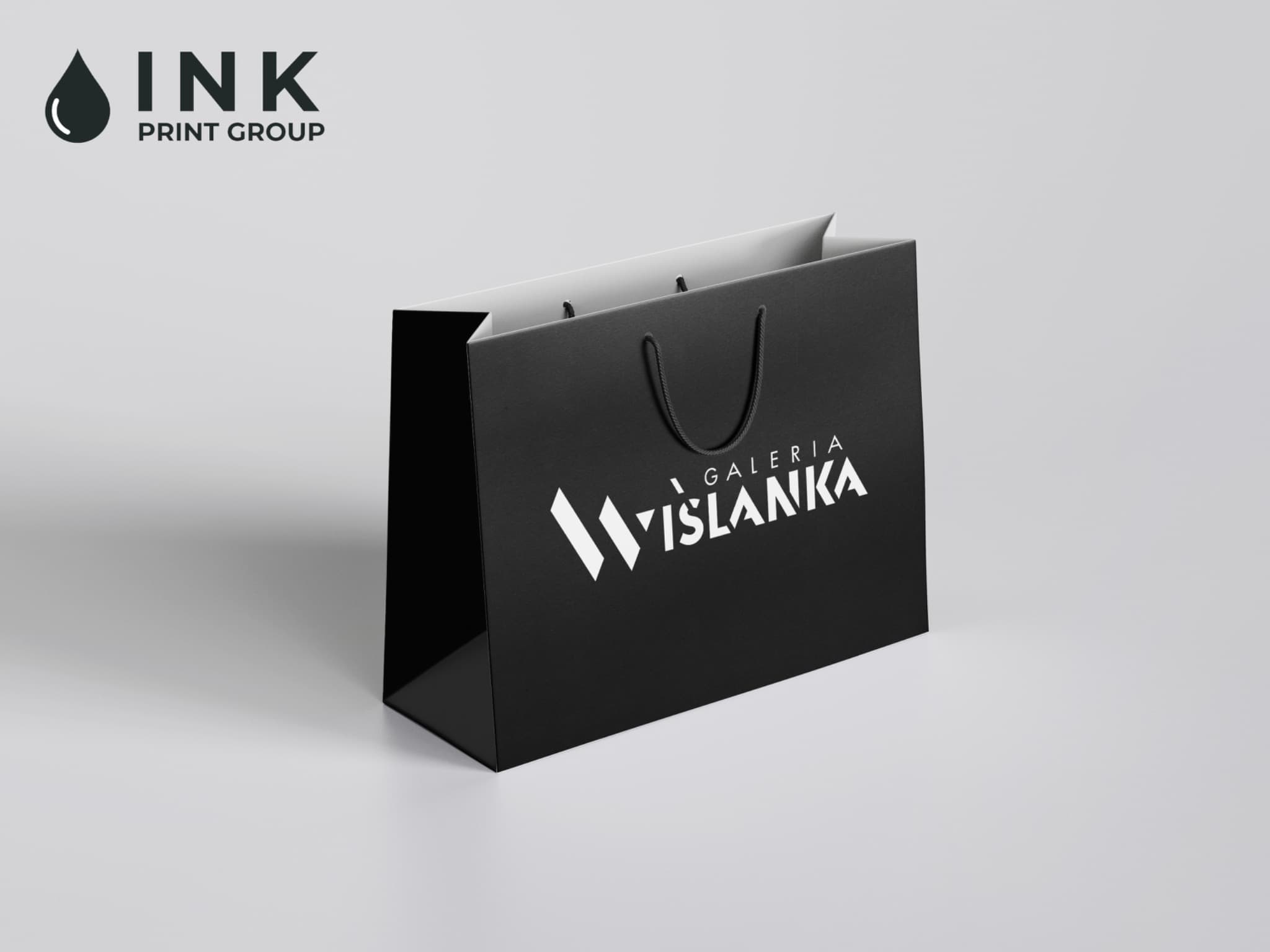 Czarna torba prezentowa z indywidualnym nadrukiem - przykład realizacji
