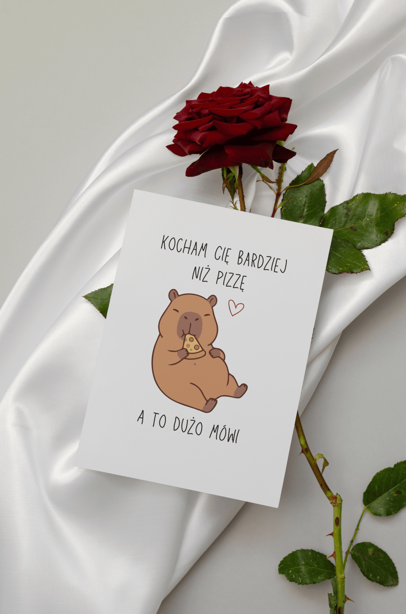 Kartka Kocham Cię bardziej niż pizzę, a to dużo mówi