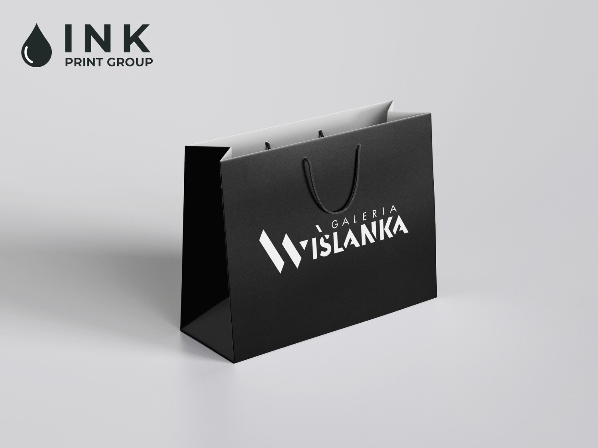 Czarna torba prezentowa z indywidualnym nadrukiem - przykładowa realizacja
